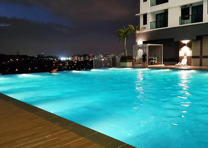 Hidayah Homestay Near Ukm And Ktm Station With High Speed Wifi - Pool & River View