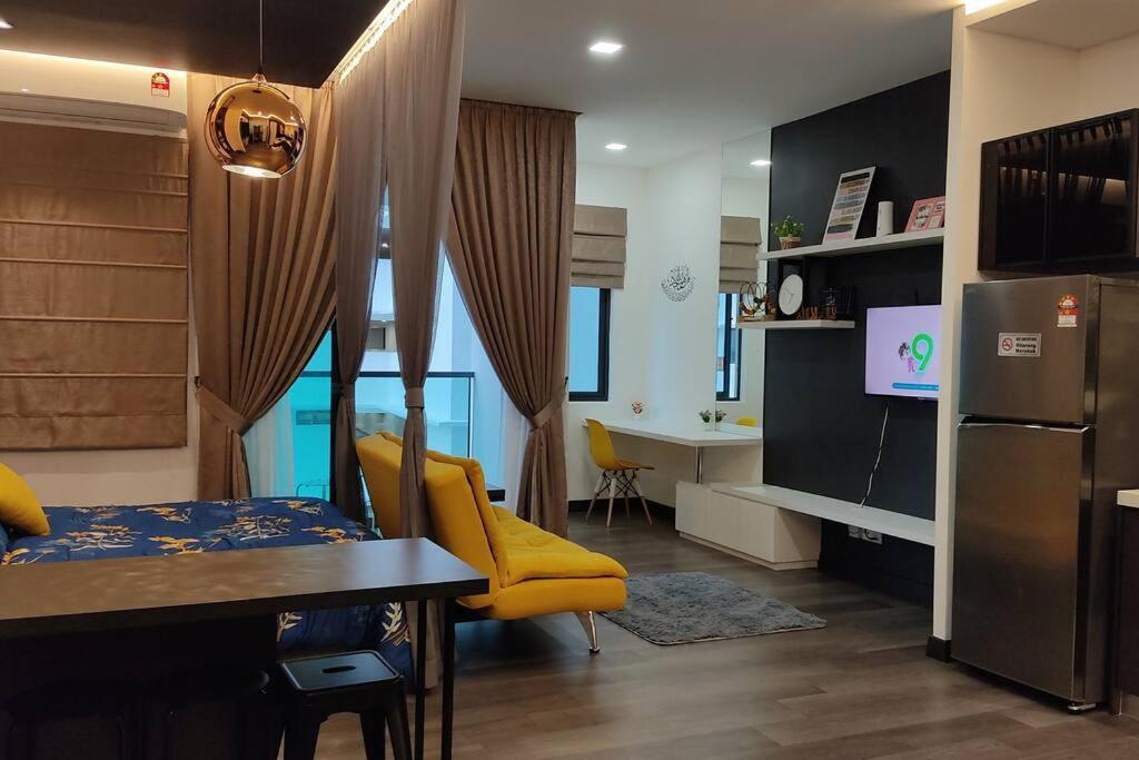 Hidayah Near Ukm And Ktm Station With High Speed Wifi - Pool & River View Apartment Bangi