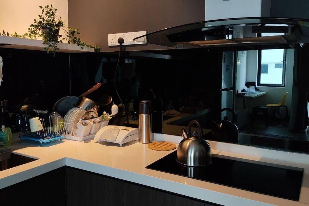 Apartment Hidayah Near Ukm And Ktm Station With High Speed Wifi - Pool & River View