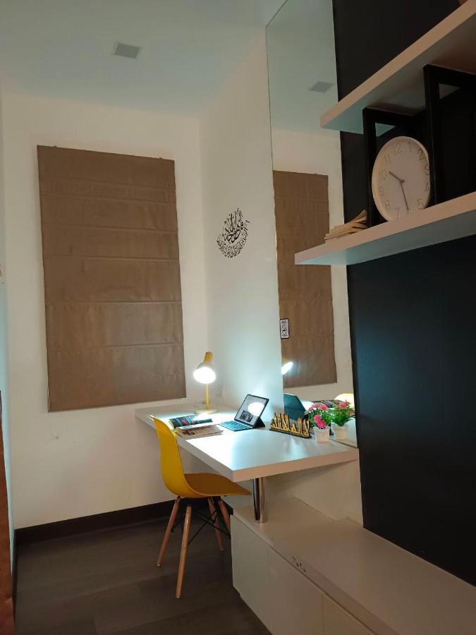 Hidayah Near Ukm And Ktm Station With High Speed Wifi - Pool & River View Apartment Bangi