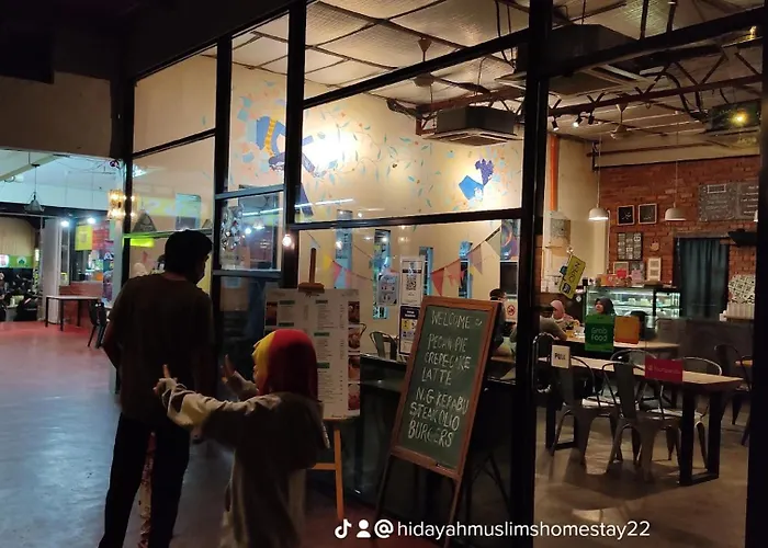 Hidayah Homestay Near Ukm And Ktm Station With High Speed Wifi - Pool & River View