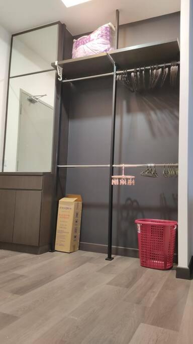 Hidayah Near Ukm And Ktm Station With High Speed Wifi - Pool & River View Bangi