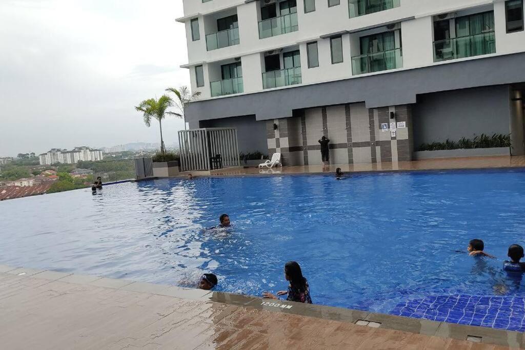 Hidayah Near Ukm And Ktm Station With High Speed Wifi - Pool & River View *