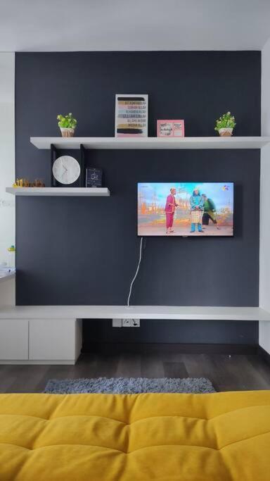 Hidayah Near Ukm And Ktm Station With High Speed Wifi - Pool & River View