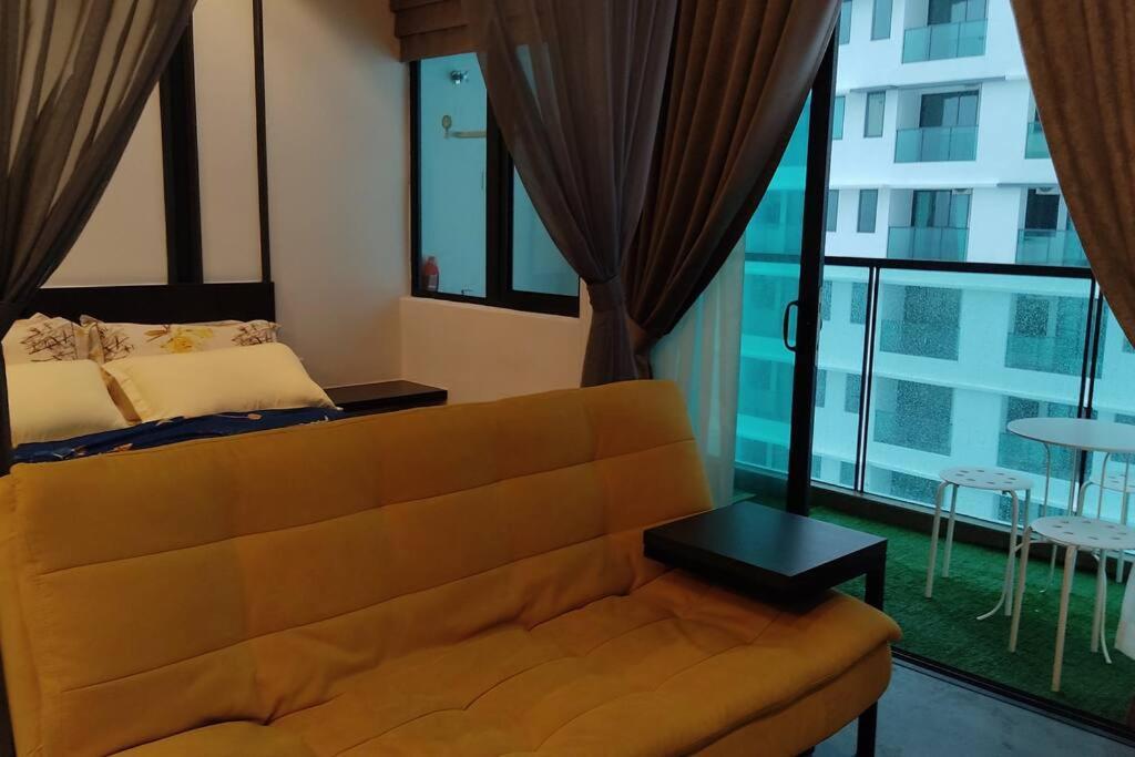 Apartment Hidayah Near Ukm And Ktm Station With High Speed Wifi - Pool & River View Bangi