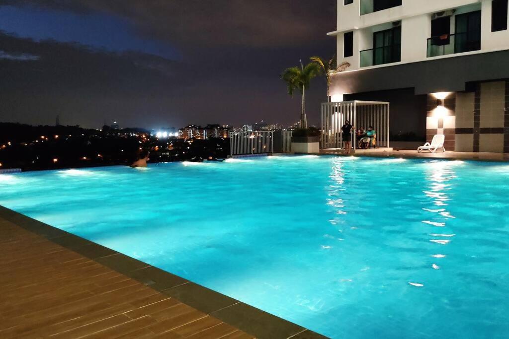 Hidayah Near Ukm And Ktm Station With High Speed Wifi - Pool & River View Bangi