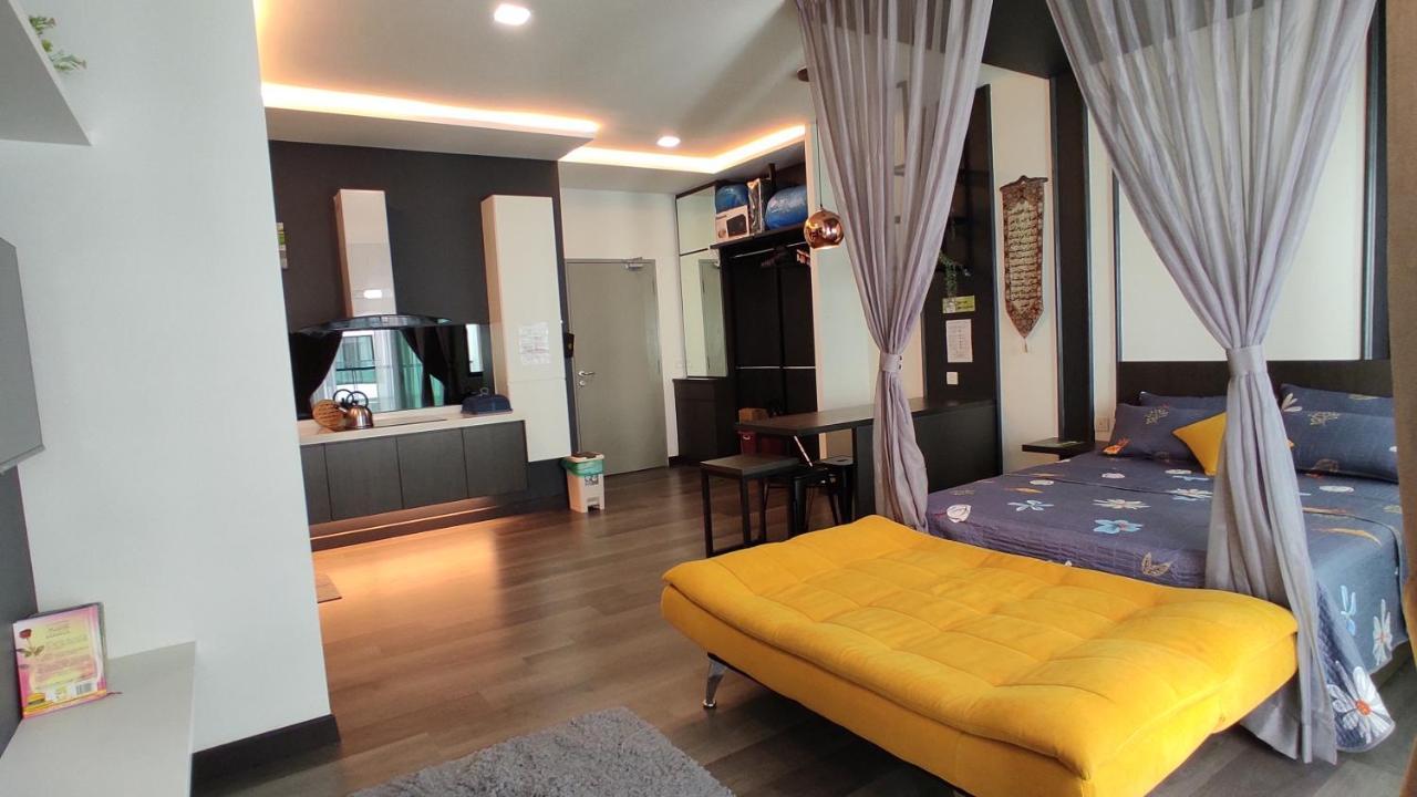 Hidayah Near Ukm And Ktm Station With High Speed Wifi - Pool & River View Apartment *