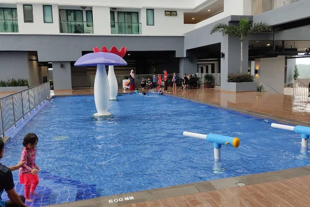 Hidayah Near Ukm And Ktm Station With High Speed Wifi - Pool & River View * Bangi