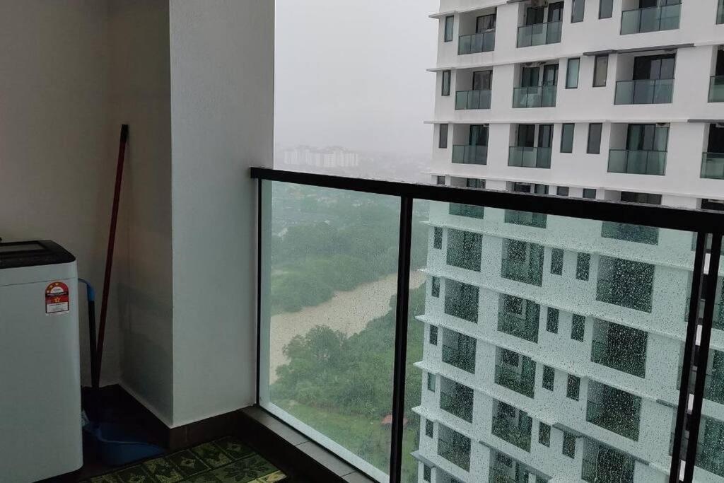 Apartment Hidayah Near Ukm And Ktm Station With High Speed Wifi - Pool & River View *