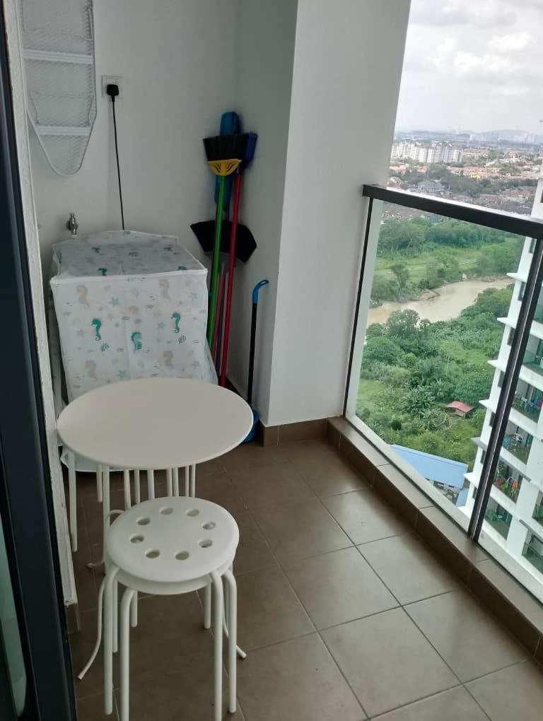 Hidayah Near Ukm And Ktm Station With High Speed Wifi - Pool & River View * Bangi